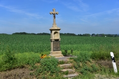 Wegekreuz an neuem Platz